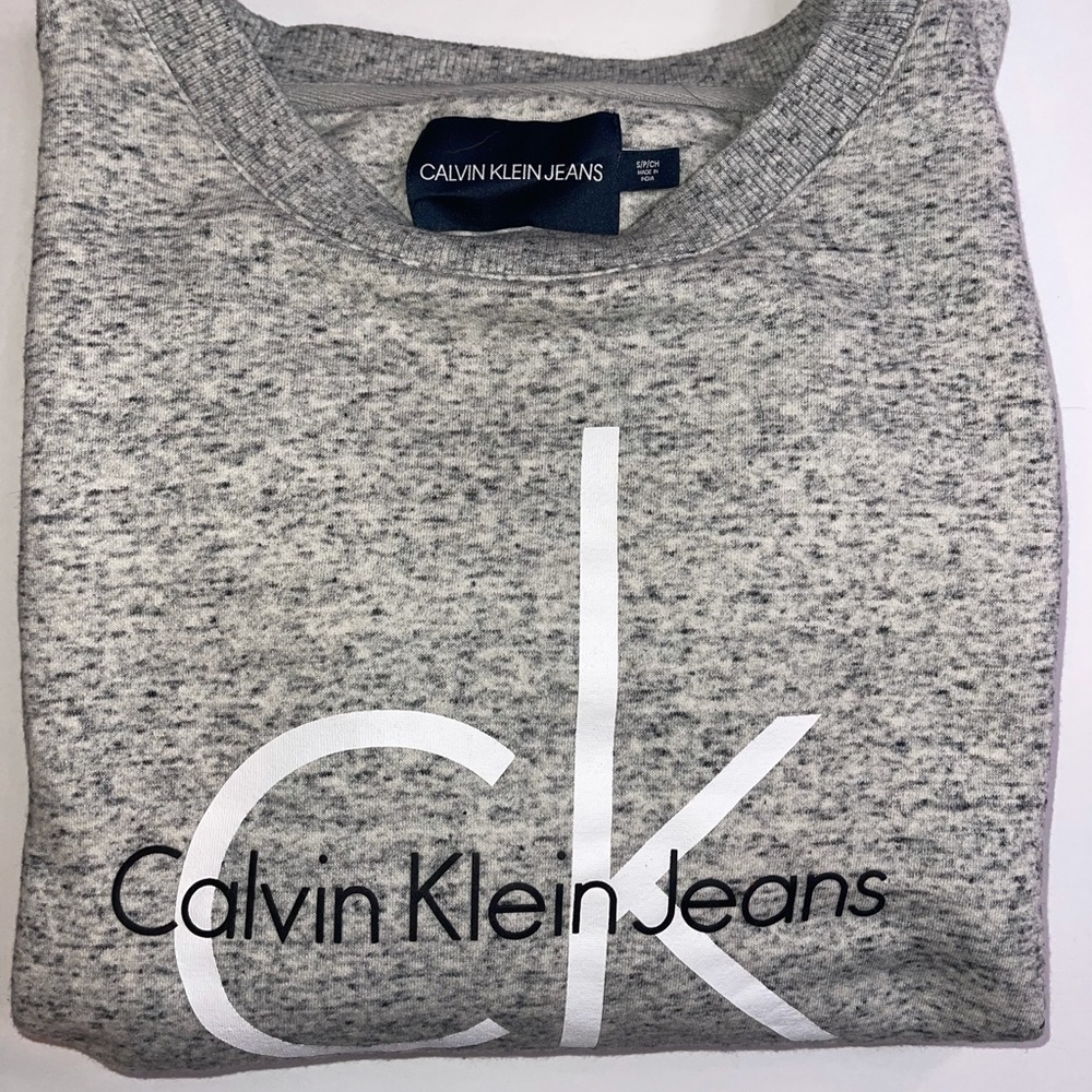 🔘Calvin Klein gray crewneck in a small🔘
